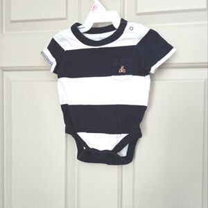 3/$15 Gap short sleeve onesie 0-3 m